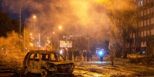 Rusland beschiet een Zuid-Oekraïense stad met glijbommen, terwijl Oekraïense drones negen mensen doden