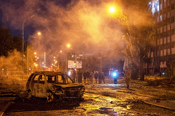 Rusland beschiet een Zuid-Oekraïense stad met glijbommen, terwijl Oekraïense drones negen mensen doden