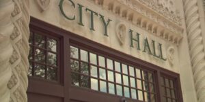 SAPD: Converse man beschuldigd van het bedreigen van stadsfunctionarissen van San Antonio op de Facebook-pagina van KSAT