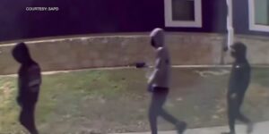 SAPD geeft beveiligingscamerabeelden vrij van drie verdachten van de dodelijke schietpartij in een appartement in Northwest Side