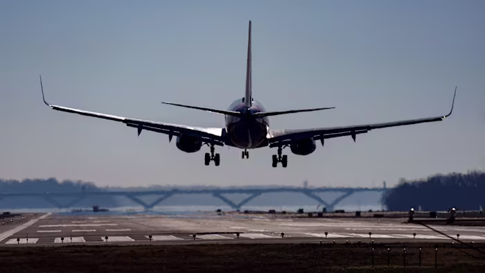 Toe aan een zomervakantie? Hoe u moet eten en drinken om een ​​jetlag te minimaliseren