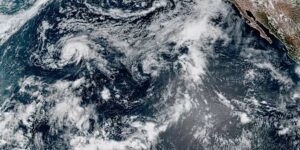 Tropische storm Lala raast over Hawaï met harde wind en regen zonder aan land te komen
