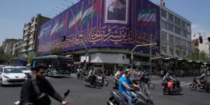 Trump zegt dat de inbreng van de Golfleiders zwaar heeft gewogen bij de beslissing om te wachten met het bestellen van nieuwe aanvallen op Iran