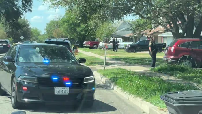 4 in hechtenis genomen na achtervolging van gestolen voertuigen aan Northwest Side, zegt SAPD
