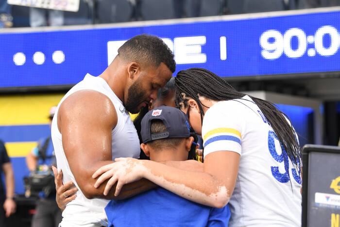 Aaron Donald komt uit zijn pensioen en overwint de opwinding over de overwinning van Rams op Giants