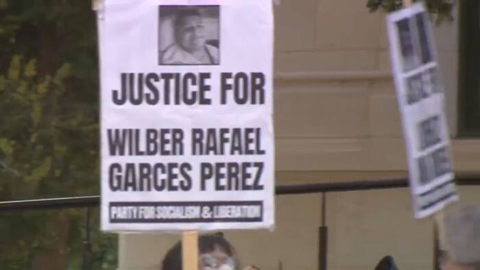 Activisten uit San Antonio protesteren nadat een man is neergeschoten door een ICE-officier in Austin
