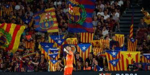 Barcelona schrapt eerbetoon aan de winnaars van het WK voetbal in Spanje. Wet ter ondersteuning van het Catalaanse symbool wordt in plaats daarvan vastgehouden