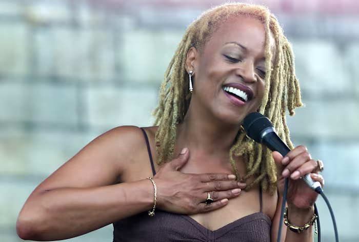 Cassandra Wilson, de tweevoudig Grammy Award-winnende jazz-zangeres, sterft op 70-jarige leeftijd