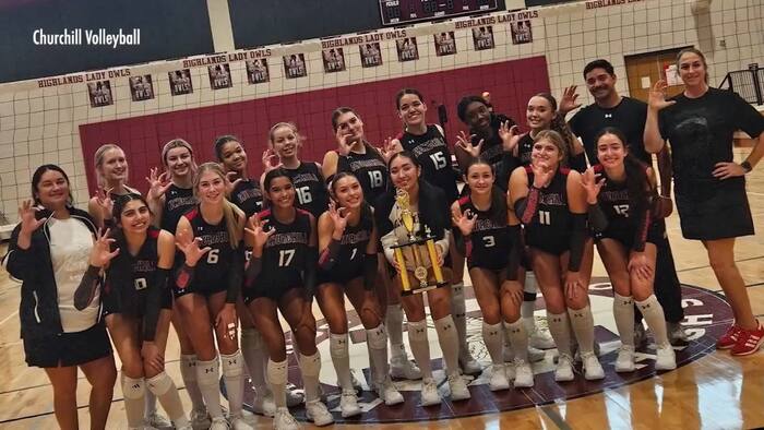 Churchill-volleybal bouwt momentum op met de overwinning van de SAISD Invitational nu de play-offs beginnen