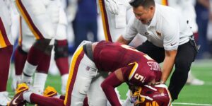 Commandant QB Jayden Daniels ontwricht zijn linkerelleboog voor de tweede keer in minder dan een jaar
