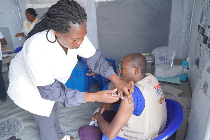 Congo begint met Ebola-vaccinaties voor gezondheidswerkers in het epicentrum van de uitbraak