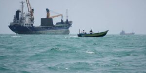 De VS ontkent dat Iran een onbemand Amerikaans militair schip in de Straat van Hormuz heeft aangevallen