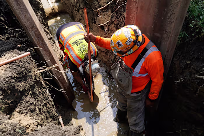 De druk om loden leidingen te verwijderen is begonnen. Duizenden watersystemen weten nog steeds niet waar die van hen zijn