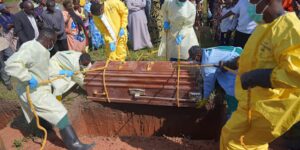 De ebola-uitbraak in Congo vertoont geen tekenen van vertraging, aangezien het aantal sterfgevallen de 3.000 overschrijdt