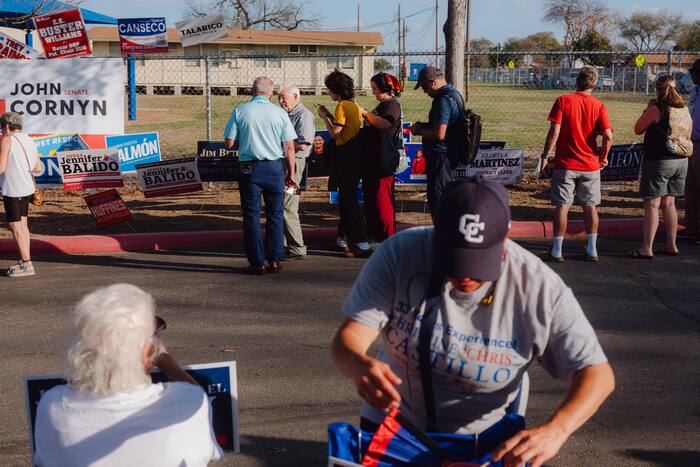 De federale rechter heeft het bod van de Republikeinen in Texas om de voorverkiezingen te sluiten gepauzeerd