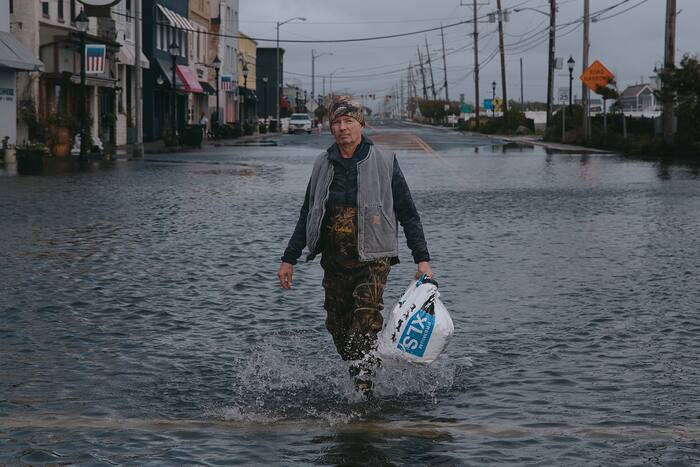 De krachtige nor'easter overstroomt opnieuw naar het noordoosten en veroorzaakt problemen van New Jersey tot New England