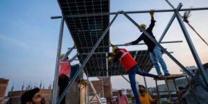 De oorlog in Iran stimuleert de ontwikkeling van schone energie. Het is nog niet genoeg om de planeet te helpen