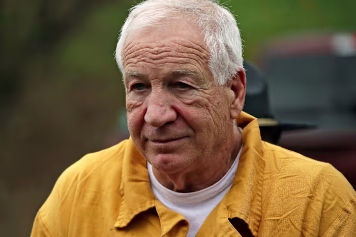 De rechter zal de herroeping van de aanklacht wegens seksueel misbruik tegen ex-Penn State-coach Jerry Sandusky horen
