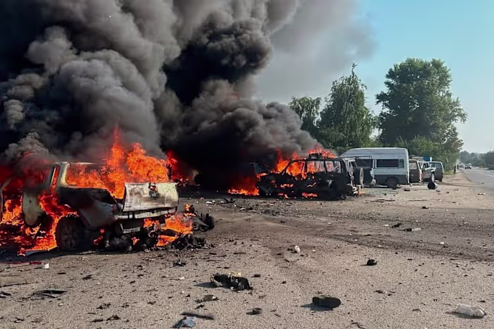 De regio Moskou wordt getroffen door een drone-blitz terwijl Russische raketten tien mensen doden in een Oekraïens dorp