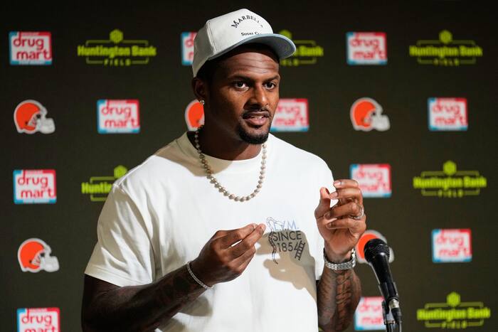 Deshaun Watson noemde Cleveland Browns de startende quarterback van Shedeur Sanders