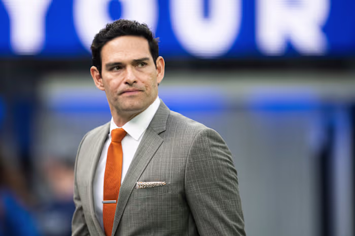 Ex-Fox Sports-analist Mark Sanchez plant een schuldbekentenis voor aanklachten die voortvloeien uit een gevecht buiten het hotel