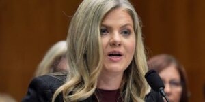 FDA-genomineerde zegt dat vaccins veilig zijn, ondanks de inspanningen van Trump om kindervaccinaties te herzien