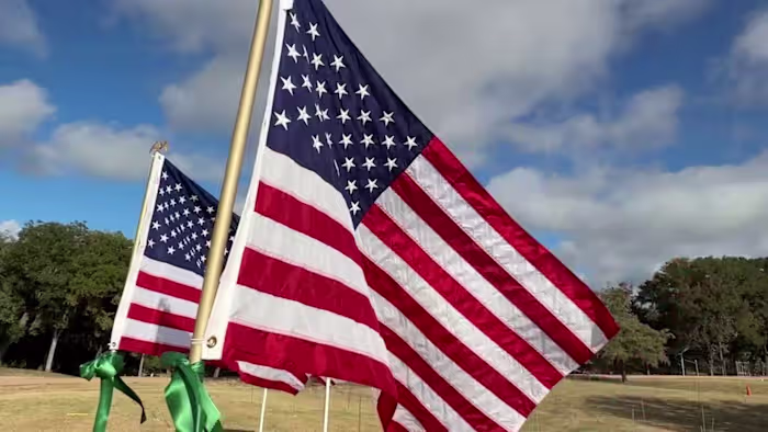 Honderden vlaggen in Kerrville eren de slachtoffers, veteranen en helden van 9/11