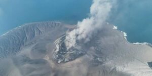 Indonesië houdt verschillende luchthavens gesloten, hoewel de vulkaanuitbarsting afneemt