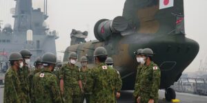 Japan zet apparatuur in op het Indonesische Borneo om bosbranden te helpen bestrijden die giftige nevel veroorzaken
