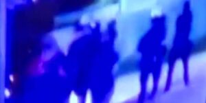 Man in kritieke toestand na SAPD zegt dat minstens tien agenten op hem schoten nabij een bar ten westen van het centrum