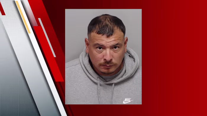 Man met 19 arrestatiebevelen gearresteerd in het westen van Bexar County, zegt BCSO