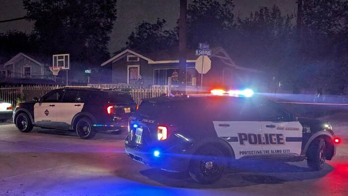 Man neergeschoten tijdens mogelijk binnenlands geschil aan West Side; verdachte vlucht, zegt SAPD