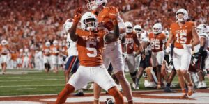 Manning gooit twee vroege TD-passes naar Coleman om nr. 1 Texas te helpen UTSA met 30-6 te verslaan