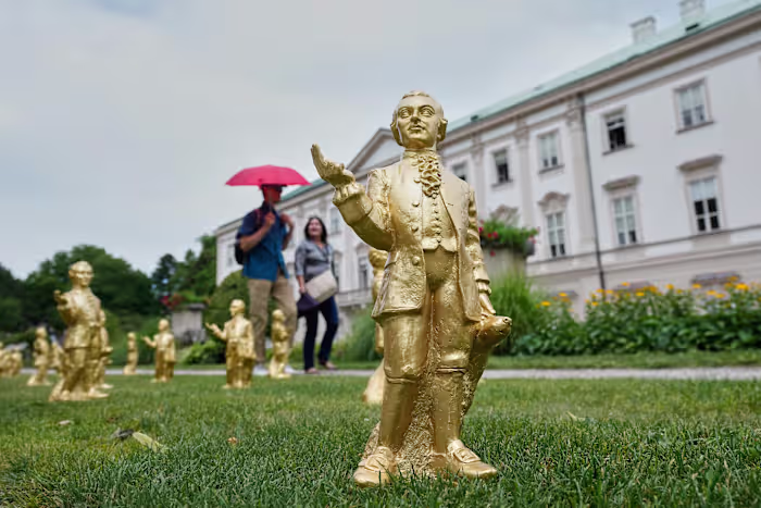 Mini-Mozart-overval verpest jubileum-eerbetoon als dieven er vandoor gaan met 210 beeldjes