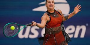 Nummer 1 Aryna Sabalenka haalt haar recente problemen van zich af terwijl ze op zoek is naar een derde opeenvolgende US Open-titel