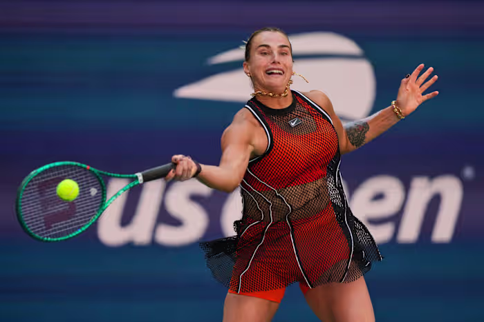 Nummer 1 Aryna Sabalenka haalt haar recente problemen van zich af terwijl ze op zoek is naar een derde opeenvolgende US Open-titel