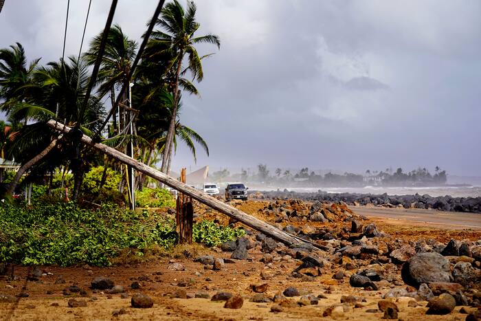 Orkaan Lowell verwoest een haven op Hawaï die de belangrijkste bron van voedsel en brandstof voor een eiland is