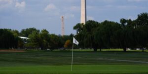 Park Service kent stilletjes contracten toe om te werken aan de overname van de golfbaan East Potomac door Trump