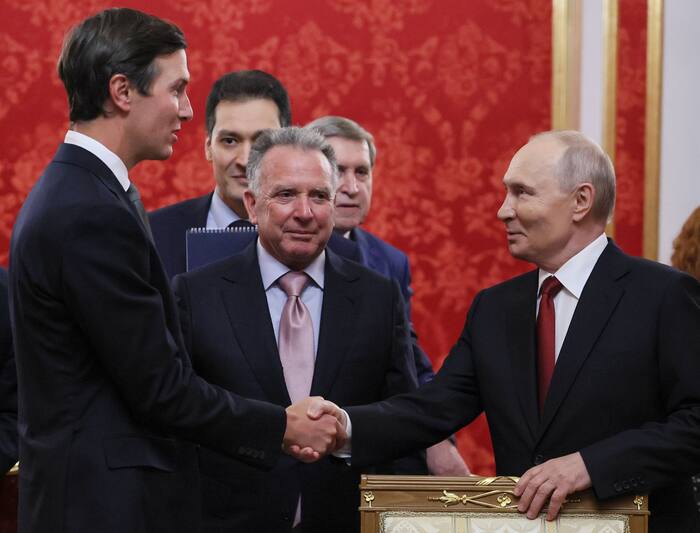 Poetin ontmoet Amerikaanse gezanten in het Kremlin voor hernieuwde gesprekken over het beëindigen van de oorlog in Oekraïne