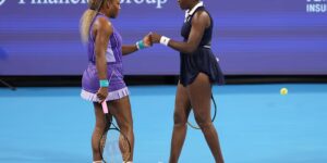 Serena en Venus Williams gaan samen dubbelen op de US Open