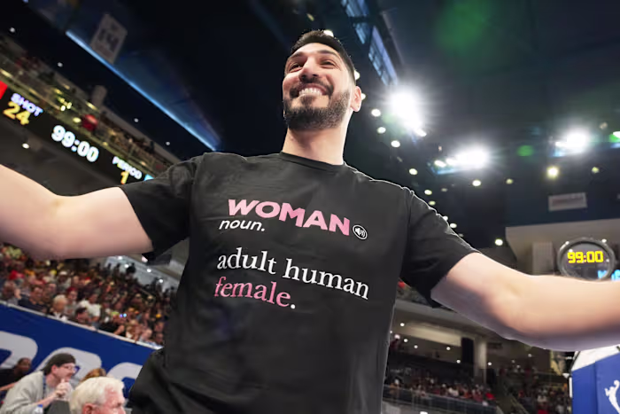 Sky-eigenaar zegt dat Enes Kanter Freedom is uitgesloten van thuiswedstrijden en noemt hem 'een potentiële bedreiging'