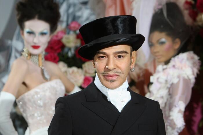 Te midden van reacties annuleert het museum de geplande Met Gala-tentoonstelling over modeontwerper John Galliano