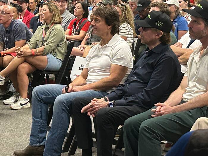 Tom Cruise kondigt een vervolgfilm aan voor 'Days of Thunder', die in 2028 in de bioscoop zal verschijnen