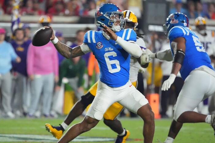 Trinidad Chambliss leidt nr. 8 Mississippi voorbij nr. 7 LSU 32-24 in Lane Kiffins terugkeer naar Ole Miss