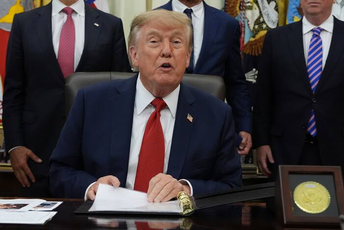 Trump richt zich op meer nieuwsmedia en zegt dat hij CNN, MS NOW en Politico uit het Witte Huis zal weren