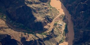 Wandelaars beschrijven intense regen en wind voordat overstromingen de Grand Canyon teisteren