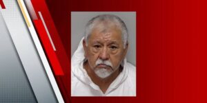 70-jarige man beschuldigd van het neerschieten en vermoorden van een vrouw in het huis van South Side, zegt SAPD