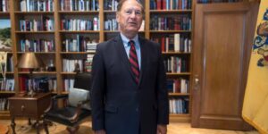 Alito zegt dat het Hooggerechtshof de noodoproepen niet kan tegenhouden en uit zijn bezorgdheid over de retoriek van Trump