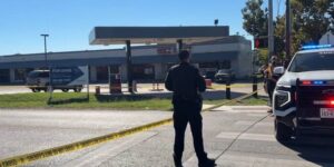 BCSO zoekt naar verdachte bij schietpartij in Oost-Bexar County waarbij één man om het leven kwam en een ander gewond raakte buiten de waterpijplounge