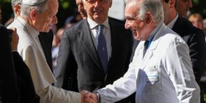 Bij paus Leo XIV werd longkanker vastgesteld na een operatie waarbij een deel van de rechterlong werd verwijderd